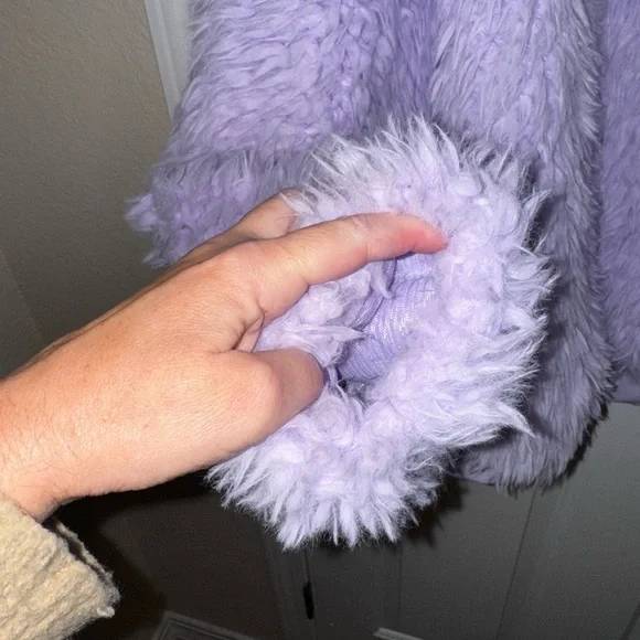 No Boundaries Yeti Faux Fur Purple Crew Neck Crop Plus 3X XXXL 21 Juniors - Picture 5 of 11